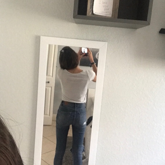 HOLLISTER CROP TOP! - Picture 2 of 3